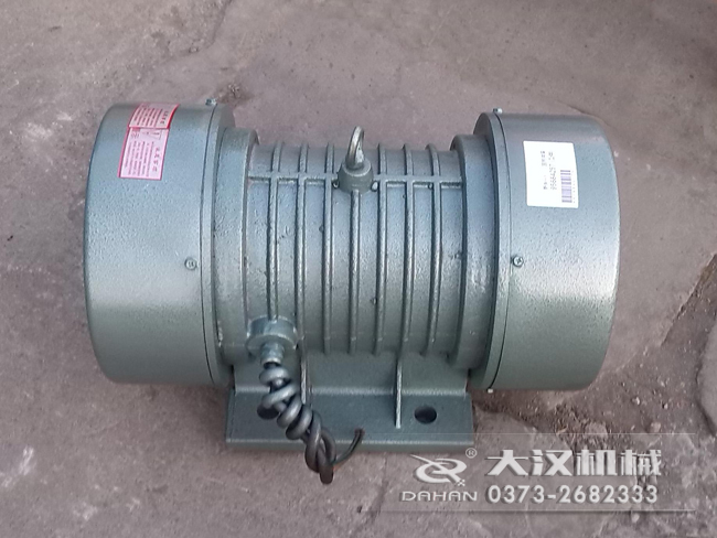 VB振動(dòng)電機(jī)的選型要根據(jù)所匹配產(chǎn)品需要的激振大小，進(jìn)行選擇。