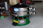 800型單層三次元振動篩，產(chǎn)量可達800kg/h。